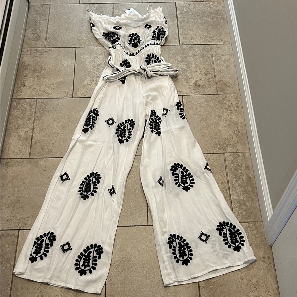 South Moon Under NWT Elegant White and Black Embroidery Jumpsuit